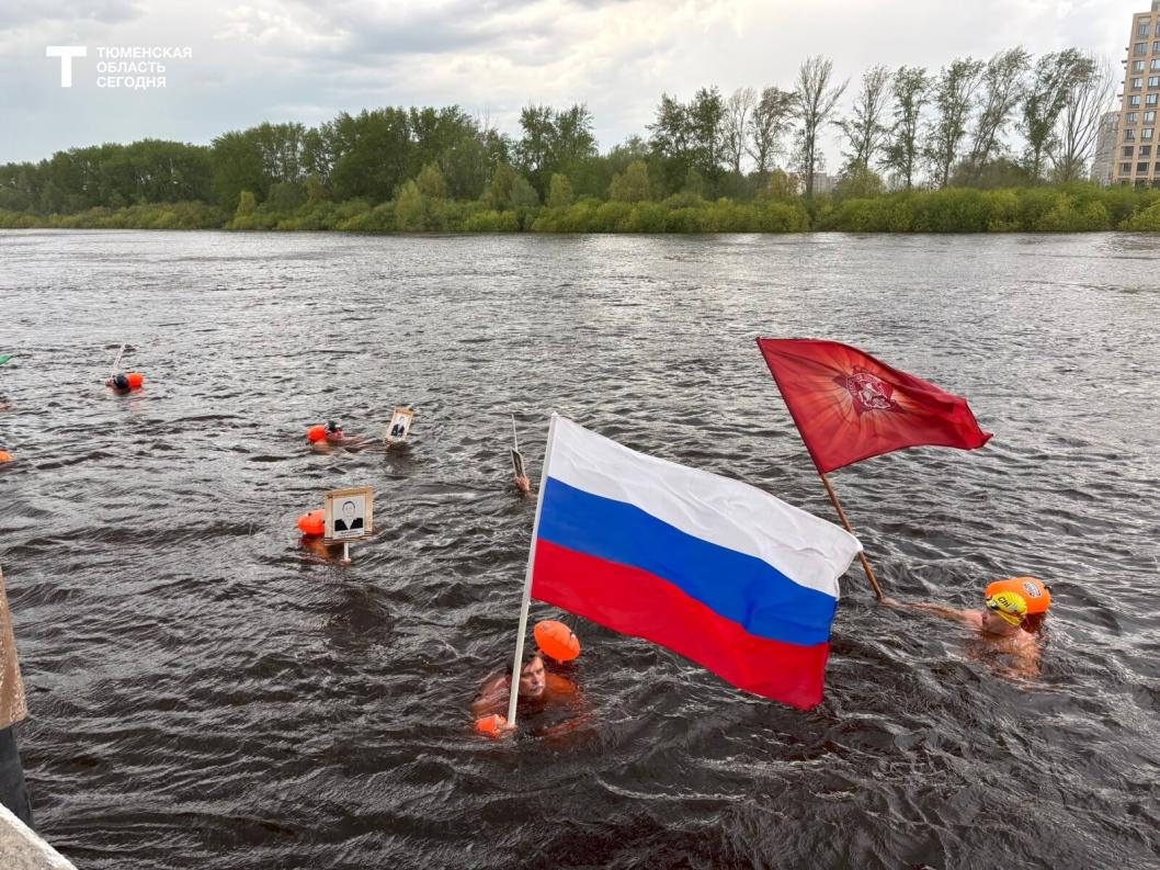 Главный врач «Медис» Валерий Щукин принял участие в акции «Бессмертный полк» на воде